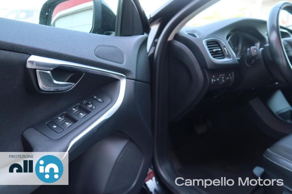 VOLVO V40 D2 Geartronic Momentum Usato Mestre